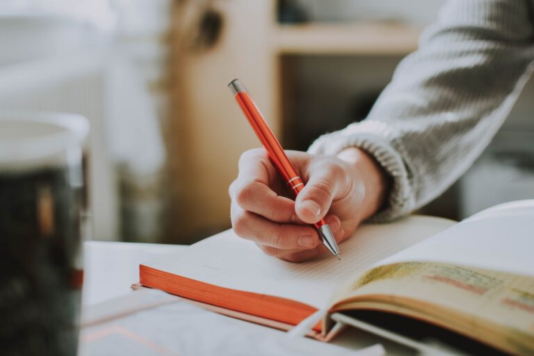 ¿Vale la pena estudiar?: beneficios de la formación académica y por qué es tan importante invertir en educación