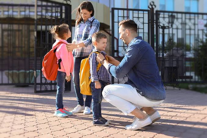 ESCUELAS EN FAMILIA